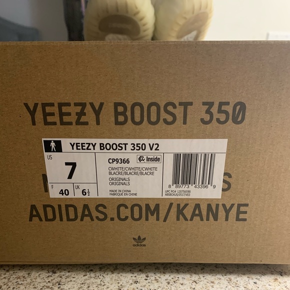 Yeezy Boost 350 V2 Cream/triple white Sz 7 men wm8 - Picture 6 of 6